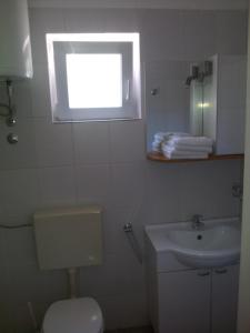 Kúpeľňa v ubytovaní Apartment Viktor + 37 fotografií