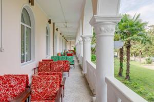 Rõdu või terrass majutusasutuses Legends Tskaltubo Spa Resort