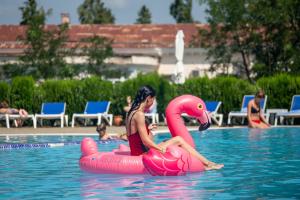 Bassein majutusasutuses Legends Tskaltubo Spa Resort või selle lähedal