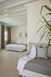 Postel nebo postele na pokoji v ubytování Petinos Beach Hotel