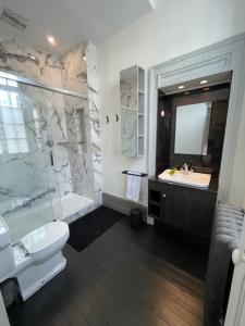 Maison Manotte d’Artois tesisinde bir banyo