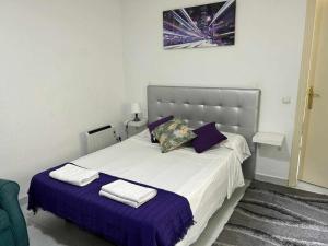 a bedroom with a bed with two towels on it at Estudio en Plaza del Callao Madrid Xs in Madrid