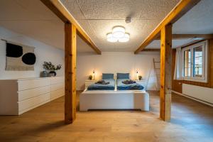 Φωτογραφία από το άλμπουμ του Altes Inserat Large apt in town center with garden & near lake σε Brienz