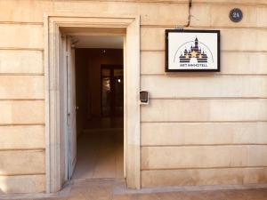 una puerta abierta a un edificio con un cartel. en ART inn hotel, en Baku