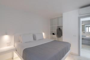 Katil atau katil-katil dalam bilik di White Concept Caves