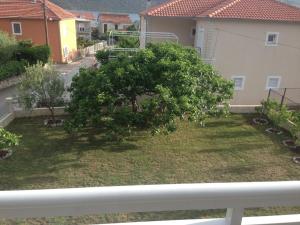 Ein Garten an der Unterkunft Vila Apartment