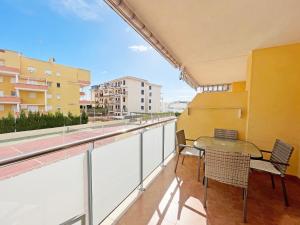 Balkón alebo terasa v ubytovaní Global Properties, Piso practico, con terraza y piscina en la playa de Canet