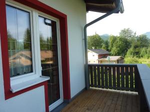 Balkón nebo terasa v ubytování Ferienwohnung mit Blick auf die Buchensteinwand