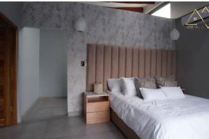 Postel nebo postele na pokoji v ubytování Villa 698 tswinga