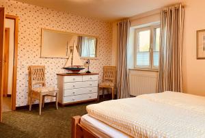 Postel nebo postele na pokoji v ubytování Dat-Klinkerhus-auf-Ruegen-XXL-Urlaubsparadies-nahe-Ostseestrand-Nationalpark-fuer-17-Gaeste