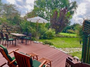 Zahrada ubytování Dat-Klinkerhus-auf-Ruegen-XXL-Urlaubsparadies-nahe-Ostseestrand-Nationalpark-fuer-17-Gaeste