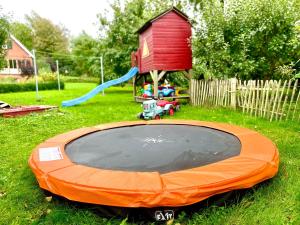 Herní místnost nebo prostor pro děti v ubytování Dat-Klinkerhus-auf-Ruegen-XXL-Urlaubsparadies-nahe-Ostseestrand-Nationalpark-fuer-17-Gaeste