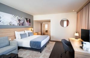 Posteľ alebo postele v izbe v ubytovaní Leonardo Hotel Vienna Hauptbahnhof