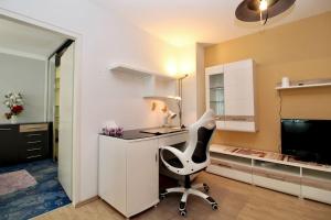 Televízia a/alebo spoločenská miestnosť v ubytovaní Cozy Apartment FREE parking