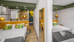 Postel nebo postele na pokoji v ubytování Sunshine Boutique Hotel