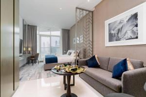 Posezení v ubytování Charming Studio at Damac Prive with Canal View