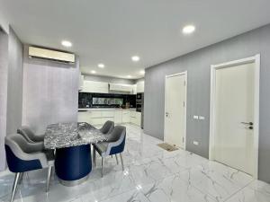 Fotografie z fotogalerie ubytování Palm Spring Pool Villa v destinaci Pattaya South