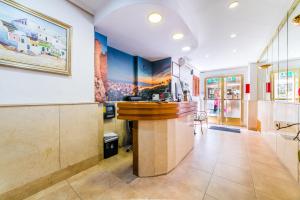 a bar in the middle of a room at Hotel Sevilla in Almería