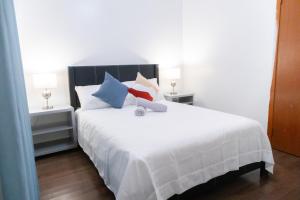 En eller flere senge i et værelse på Cozy Private Room-Your Perfect place in Hamilton