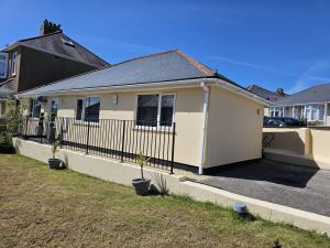 a white house with a fence in a yard at Southdown Road close to Plymouth Argyle FC in Plymouth