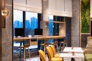 TV a/nebo společenská místnost v ubytování Home2 Suites by Hilton Guiyang Guanshanhu