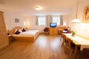 En eller flere senge i et værelse på Haus Bliem