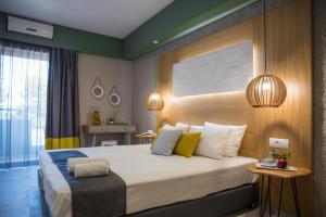 Postel nebo postele na pokoji v ubytování Sunshine Boutique Hotel + 37 fotografií