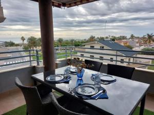 Balkoni atau teres di Vistas al mar en Canet Playa WIFI