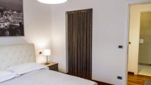 A bed or beds in a room at Style Homes Brera San Marco 29