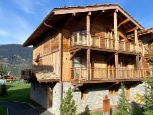 a large wooden house with a balcony on it at Chalet Courchevel, 6 pièces, 12 personnes - FR-1-568-36 in Courchevel