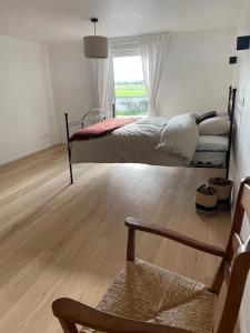 a bedroom with two bunk beds and a window at Nouvelle construction dans le village de Fays in Theux