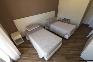 Postel nebo postele na pokoji v ubytování Golden House