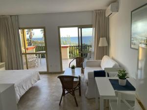 Posteľ alebo postele v izbe v ubytovaní Estudio con insuperables vistas al Mar: Aparcamiento