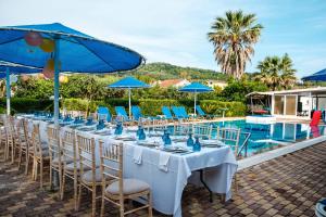 Bazén v ubytování Villa Eleni Holidays Resort with Swimming Pool, Sidari Corfu nebo v jeho okolí