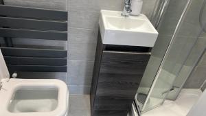 A bathroom at Large Double En-suite Bedroom in a House in London, Private Parking & Garden, 2 minute walk from underground, Free Wi-Fi