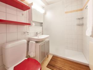 Apartment Dixence 404 by Interhome tesisinde bir banyo