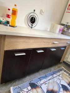 a counter in a kitchen with a table with a rug at Luana & Priam home in Petrila