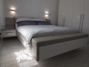 Ένα ή περισσότερα κρεβάτια σε δωμάτιο στο Apartment Gizycko