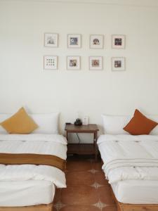 Una cama o camas en una habitación de 亀居Kameshuku 寵物友善