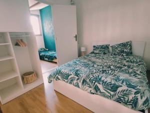 En eller flere senge i et værelse på Maison Times