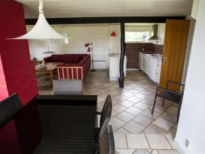 sala de estar con sofá y cocina en Holiday Home Thara - 100m from the sea in SE Jutland by Interhome, en Sønderby