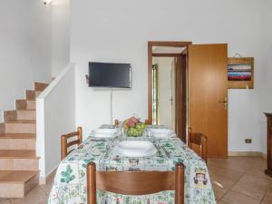 Μια τηλεόραση ή/και κέντρο ψυχαγωγίας στο Holiday Home Tre Stelle Gaia by Interhome