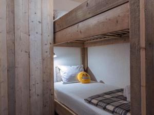 Letto o letti in una camera di Apartment Victoria 1 D2 by Interhome