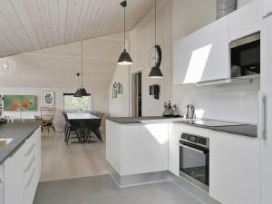 Kuchyň nebo kuchyňský kout v ubytování Holiday Home Adelmine - 600m from the sea in Lolland- Falster and Mon by Interhome