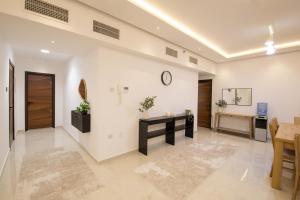 Fotografie z fotogalerie ubytování Luxury 2BD Apt in AJMAN, FREE Parking, NEAR Beach v destinaci Adžmán