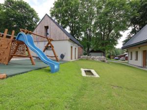 Area giochi per bambini di Apartment U Krále-1 by Interhome