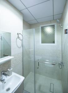 Fotografie z fotogalerie ubytování Luxury 2BD Apt in AJMAN, FREE Parking, NEAR Beach v destinaci Adžmán