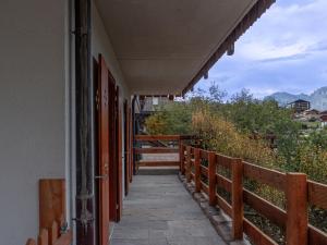 Ban công/sân hiên tại Chalet Sneachta by Interhome