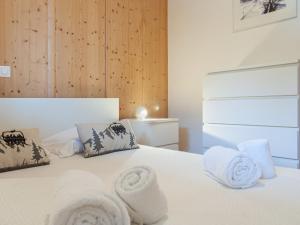 Giường trong phòng chung tại Chalet Sneachta by Interhome