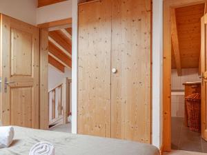 Giường trong phòng chung tại Chalet Sneachta by Interhome